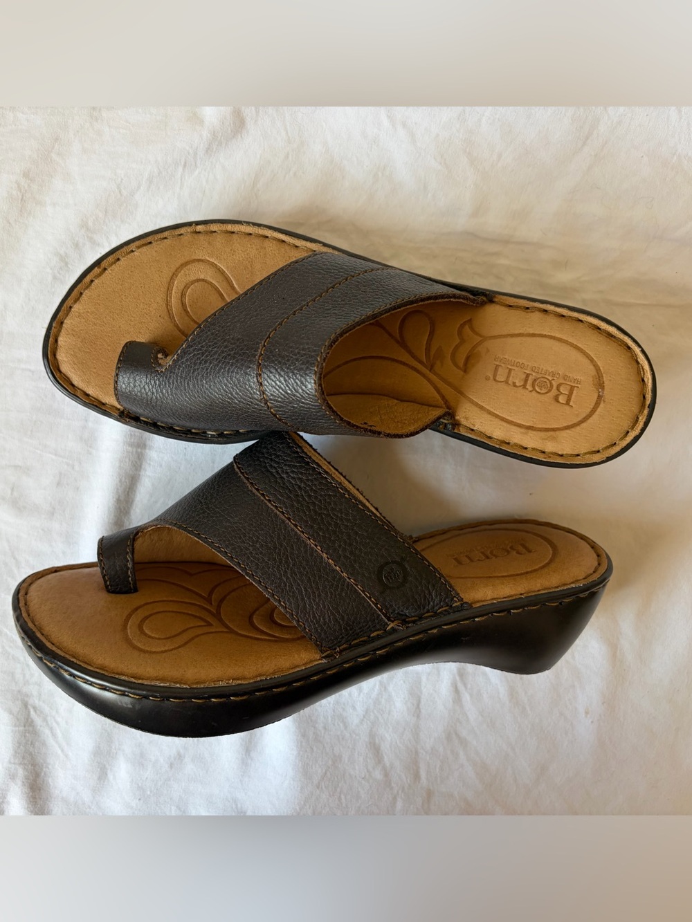 Born Women’s Dark Brown Leather Toe-Post Sandals Sz 8 Like New!
